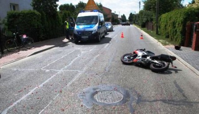 Wypadek w Radzyniu Podlaskim: Motorowerzysta zderzył się z 86-letnim rowerzystą