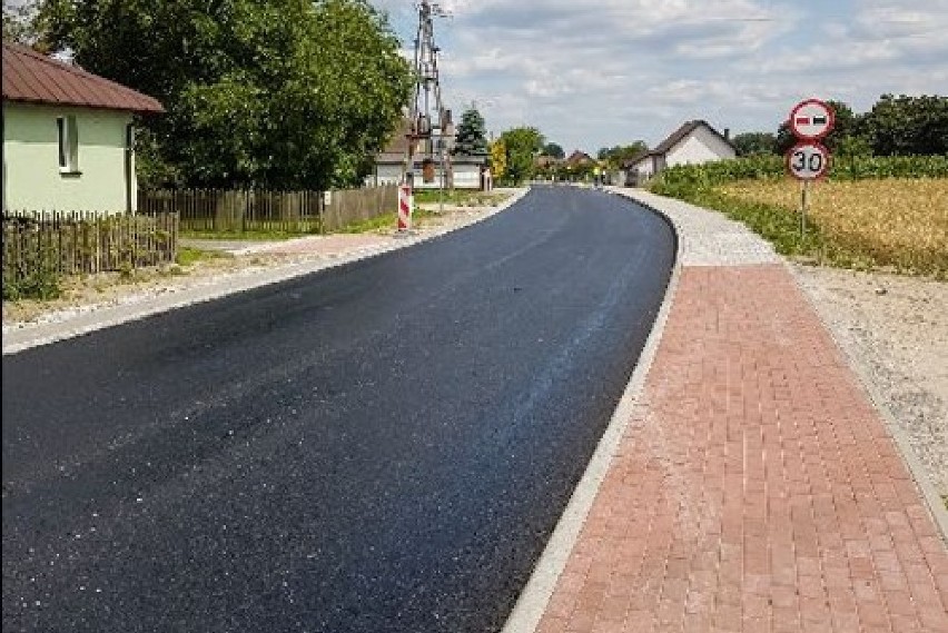 Wyremontowali 800-metrowy odcinek gminnej drogi w Żbikach