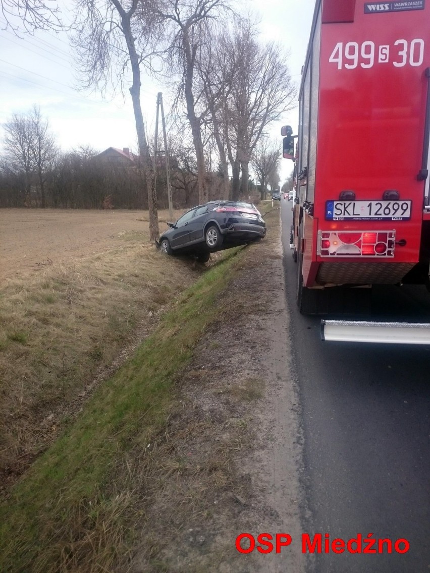 Wypadek w Miedźnie. Samochód w rowie FOTO     