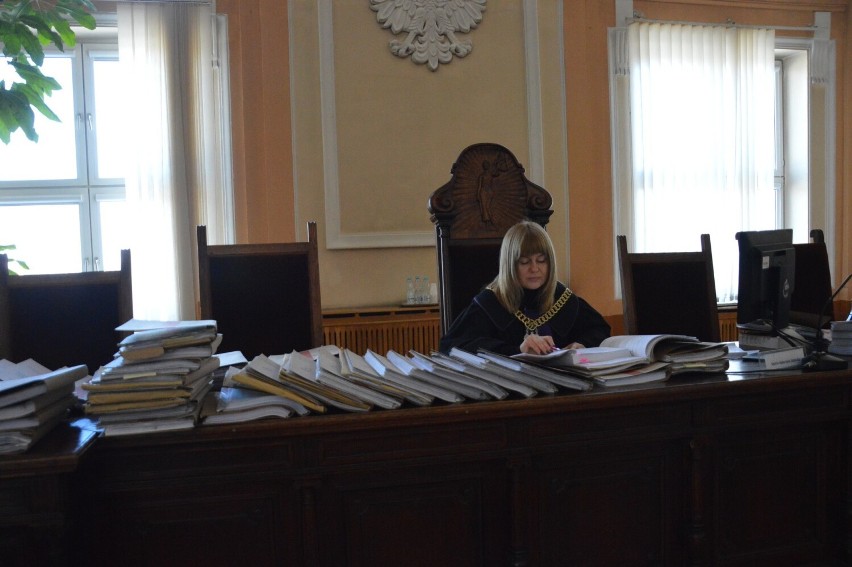 Proces byłej pracownicy sądu w Tomaszowie: Pozostali...