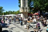 KATOS ZDJĘCIA Ostatni dzień Lotnego Festiwalu Piwa w Zielonej Górze. W centrum rzeka ludzi, food trucki i piękna pogoda | ZDJĘCIA
