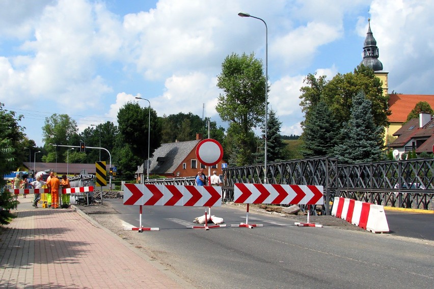 Most w Maciejowej: Korki na drodze krajowej nr 3 tworzą się...