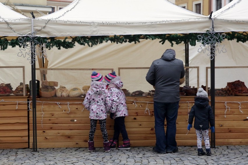 Świąteczny Jarmark Tradycji w Lublinie. Tu kupisz wyjątkowe produkty i rękodzieło. Zobacz zdjęcia