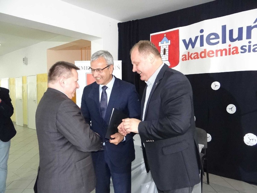 Inauguracja Wieluńskiej Akademii Siatkówki z udziałem ministra sportu [ZDJĘCIA]