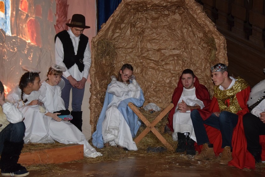 Piękne jasełka przygotowane przez uczniów i nauczycieli SOSW w Tursku (FOTO)