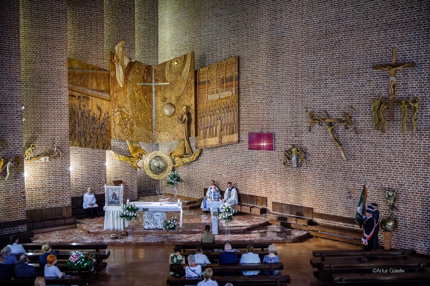 Tarnów. Upamiętnili 78. rocznicę Rzezi Wołyńskiej. Uroczystości w kościele św. Maksymiliana i na Starym Cmentarzu, 10.07.2021 [ZDJĘCIA]