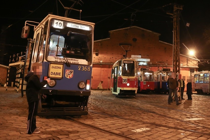 Zabytkowym tramwajem do zajezdni Dąbie i na nocną wycieczkę (PROGRAM IMPREZY)