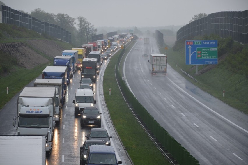 Utrudnienia na autostradzie A4 między Brzeskiem a Tarnowem. Rozpoczęły się przeglądy mostów w Biadolinach Radłowskich i Łętowicach