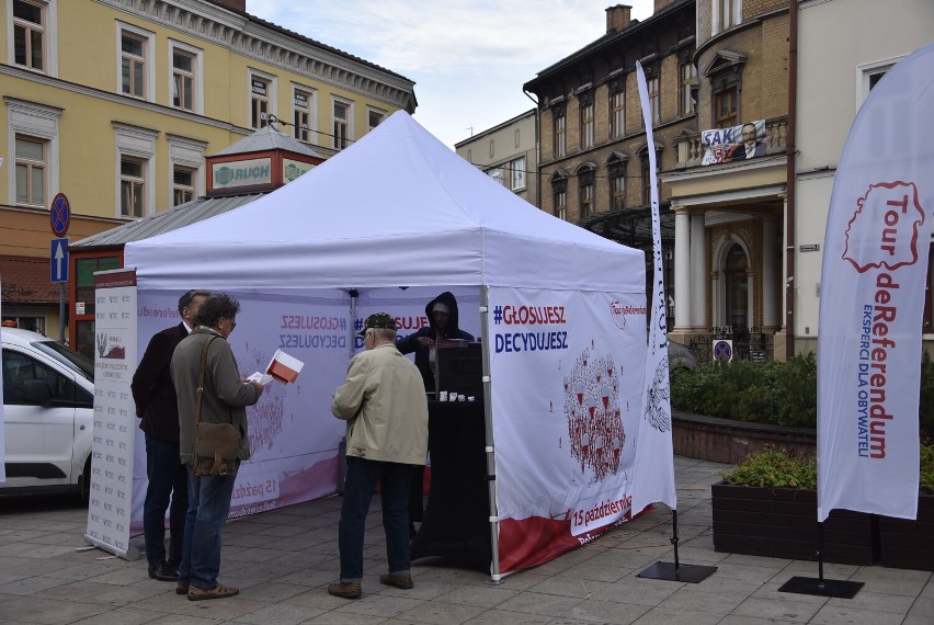 W Tarnowie do udziału w referendum zachęcali przedstawiciele...
