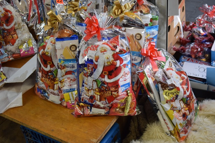 Mikołaj pakuje prezenty na rynku w Dębicy! Zobaczcie zdjęcia!