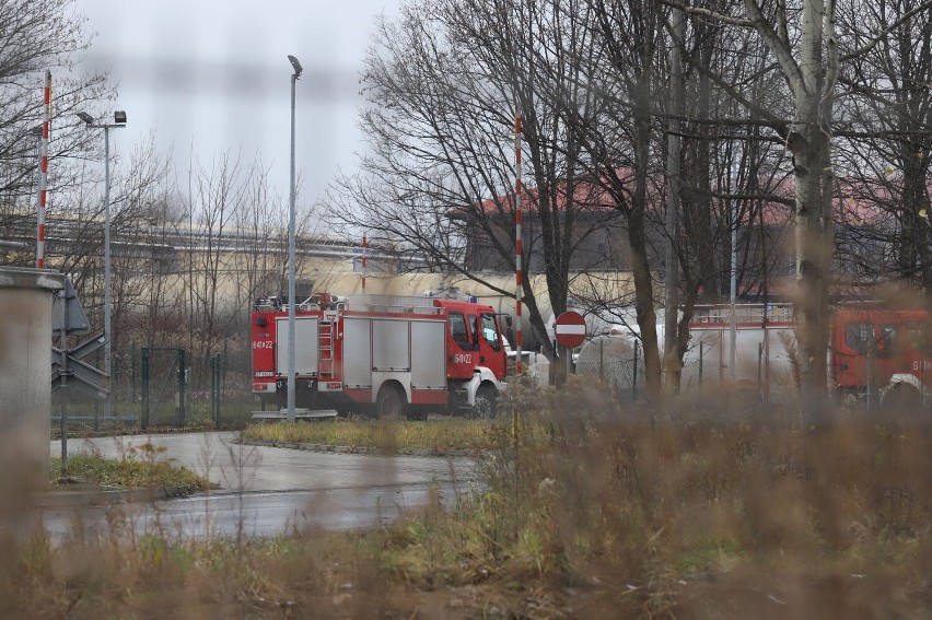 Kłęby dymy nad Śląskiem. To pożar w Chorzowie, w zakładzie chemicznym. Z ogniem walczyło 30 zastępów