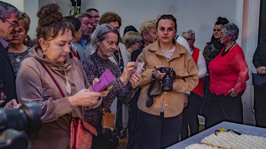 Imieninowy tort smakował uczestnikom uroczystości