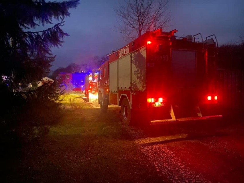 Pożar w Czołkach. Strażacy gasili ogień na poddaszu domu jednorodzinnego
