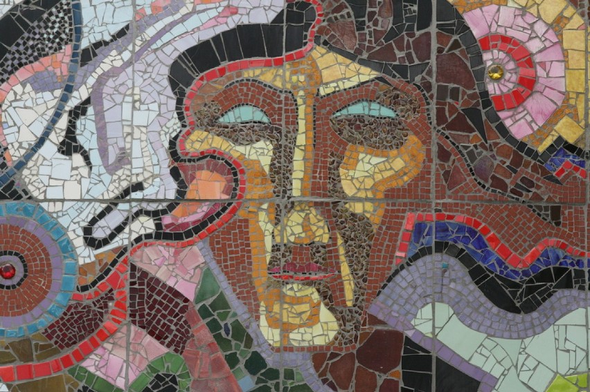 Odrestaurowana mozaika w centrum Legnicy (ZDJĘCIA)