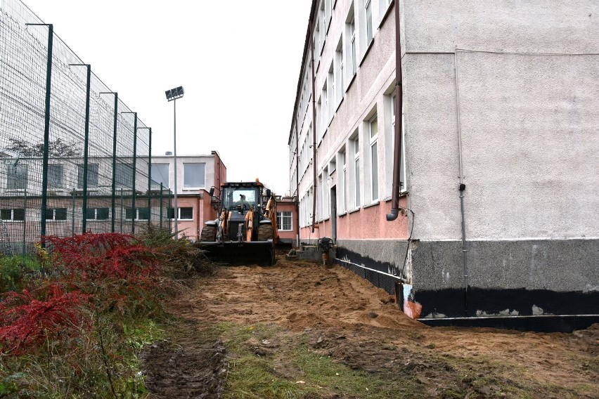 Sławno. Rozpoczęła się przebudowa byłej "Jedynki" na ODW - ZDJĘCIA