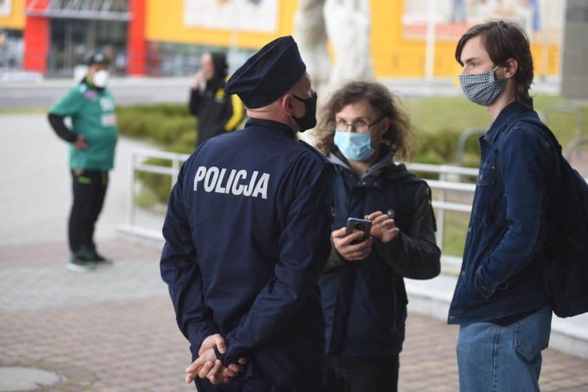 Jeżeli poziom 35-40 tys. zakażeń dziennie utrzyma się będzie...