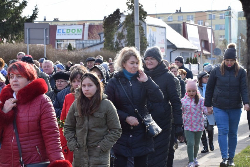 Droga Krzyżowa ulicami Sokółki. Rozmodleni wierni przeszli z Sanktuarium Najświętszego Sakramentu do kościoła na os. Zielonym