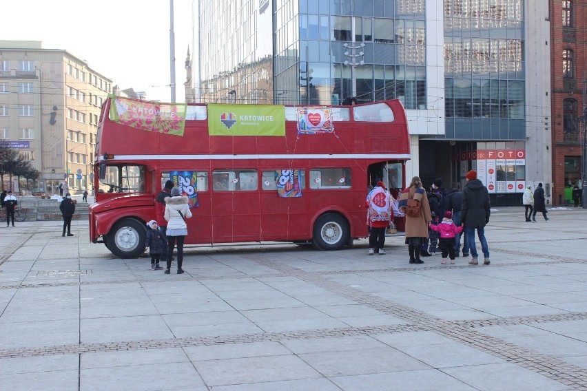 W centrum Katowic nie brakowało wolontariuszy z puszkami, a...