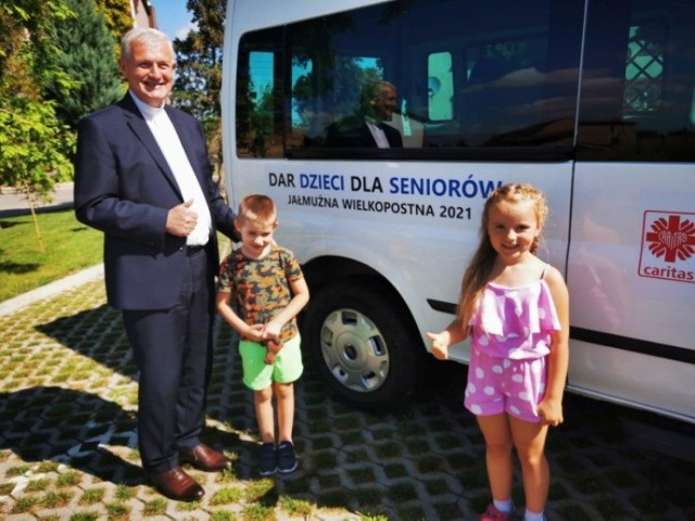 Busem dwa razy dziennie jeżdżą seniorzy z gorzowskiej placówki Caritas.