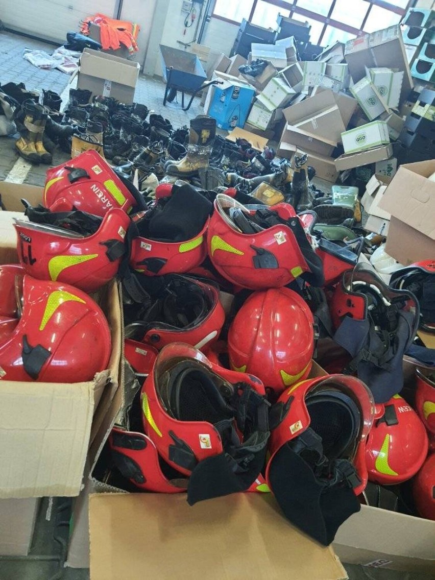 Strażacy ze Zduńskiej Woli i powiatu zduńskowolskiego zbierają sprzęt dla strażaków z Ukrainy