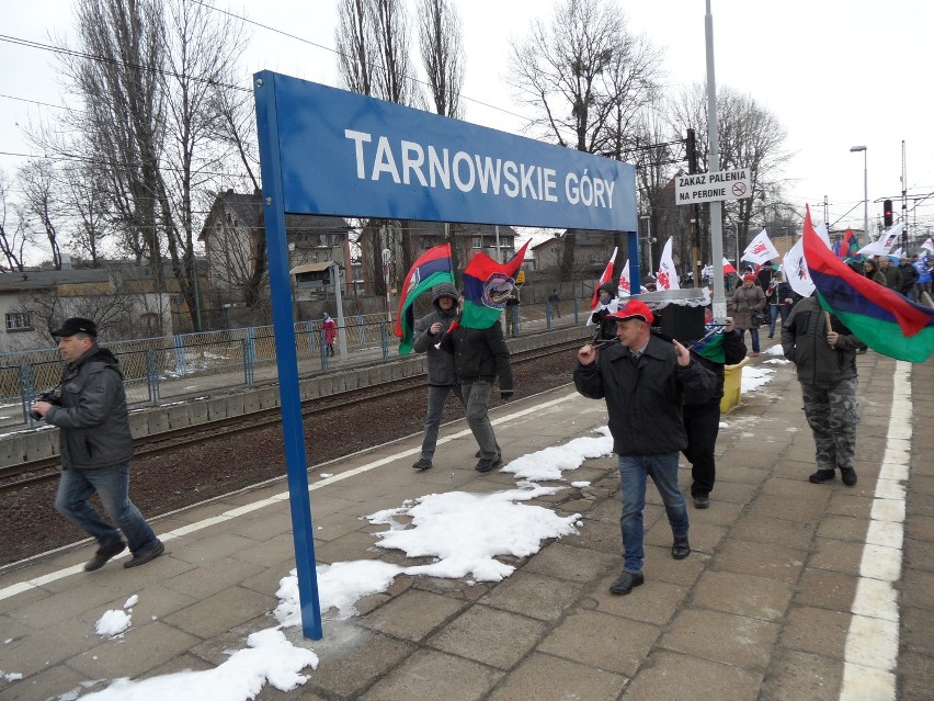 Strajk w Tarnowskich Górach. Kolejarze zablokowali tory [ZDJĘCIA]