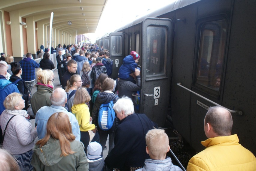 Pociąg retro z lokomotywą parową zawitał do Kalisza
