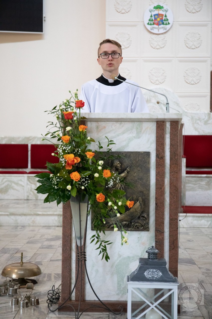 Uroczystość święceń kapłańskich w kościele NSJ w Piotrkowie...