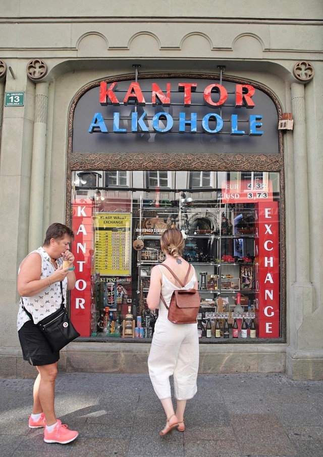W Krakowie spada sprzedaż „mocniejszych” napojów alkoholowych np. wódki