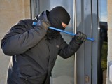 Mieszkańcy ostrzegają się przed włamywaczami, a policja w Lesznie apeluje o czujność 