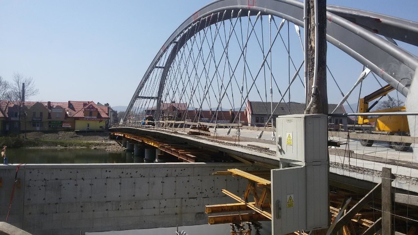 Budowa mostu w Żywcu. Podwykonawca schodzi z placu budowy [KAMERKA]