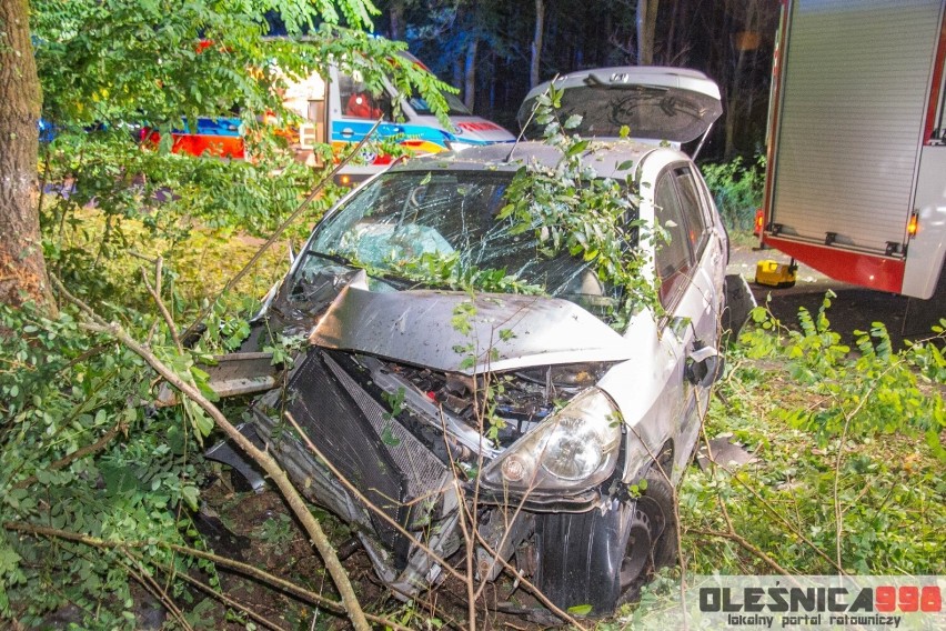 Pijany kierowca spowodował śmiertelny wypadek pod Dobroszycami. Nie żyje młoda kobieta (28.9)