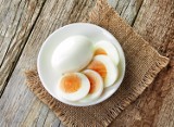 Od czego zależy kolor żółtka jaja i który jest najzdrowszy? Wyjaśniamy, dlaczego żółtko robi się zielone lub czarne oraz jak tego uniknąć