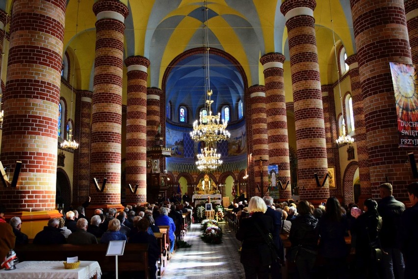 Pogrzeb Antoniego Galińskiego. Zasłużony historyk IPN spoczął na cmentarzu w rodzinnym Lututowie