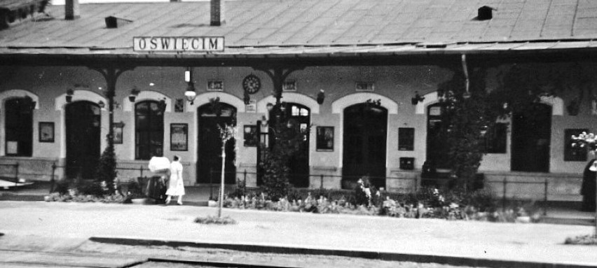 Dworzec kolejowy w Oświęcimiu na przestrzeni dziesięcioleci...
