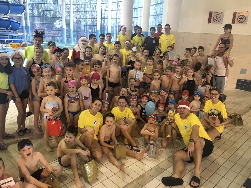 Mikołajkowe zawody pływackie w Szczecinku [ZDJĘCIA]