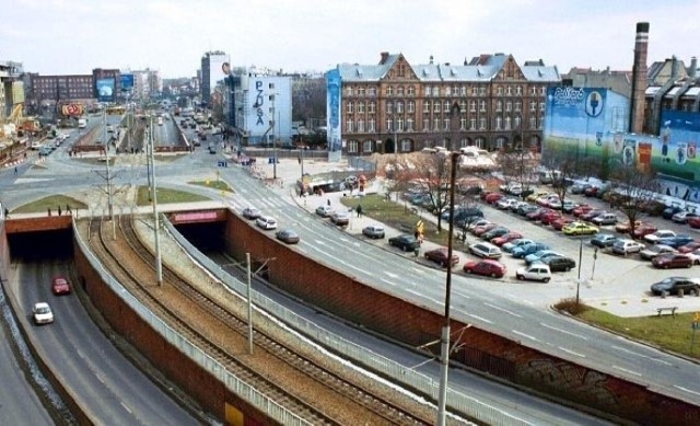 Wrocław na przełomie wieków. Tak wyglądało miasto w latach 90-tych oraz na początku XXI wieku.