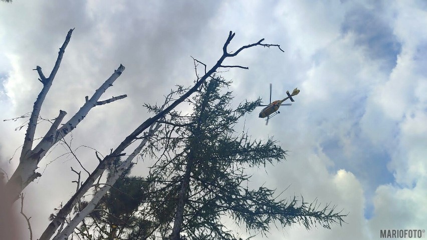Lądowanie śmigłowca LPR  na osiedlu Malinka w Opolu.