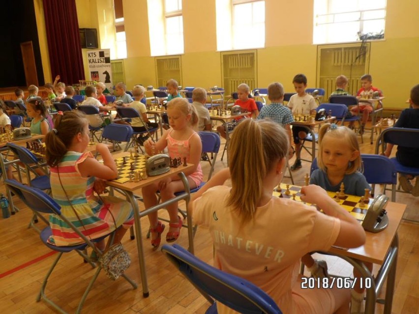Ania Szcześniak i Wiktor Włodarczyk zostali mistrzami Kalisza w szachach do lat 7