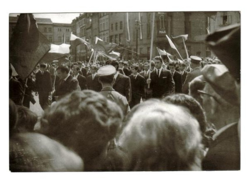 Zdjęcia z lat 50. i 60. z kronik II LO im. Jana Pawła II w Dzierżoniowie