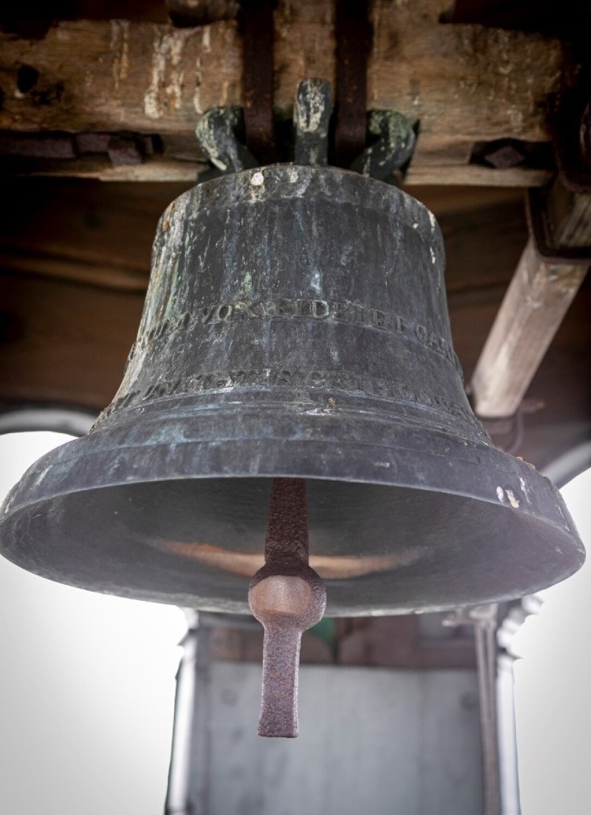 Najmniejszy z dzwonów Jozafat na sygnaturce wieży kościoła...