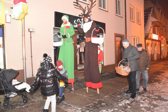 Elf, renifer i burmistrz z piernikami. Świąteczna parada przeszła ulicami Grodziska!