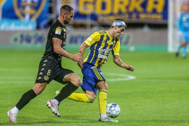 W sierpniu ubiegłego roku, po bardzo dobrej grze, Arka Gdynia pokonała Widzewa u siebie 3:1, a dwie bramki strzelił Olaf Kobacki. Czy żółto-niebieskim uda się triumfować nad tym przeciwnikiem także dziś?