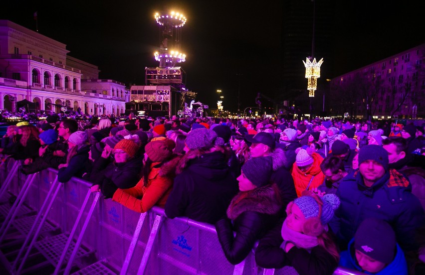 Sylwester na placu Bankowym w Warszawie 2019/2020. Bajm, Perfect, Edyta Górnika i inni. Tak stolica witała nowy rok! [ZDJĘCIA]