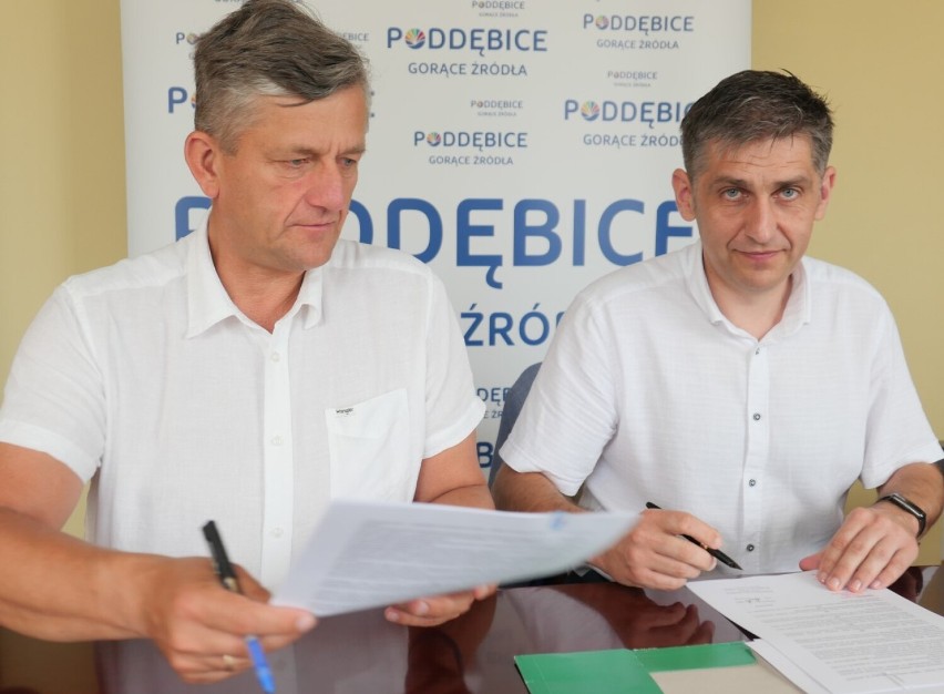 Nowa inwestycja drogowa w gminie Poddębice. Umowa podpisana. Gdzie budowa? ZDJĘCIA