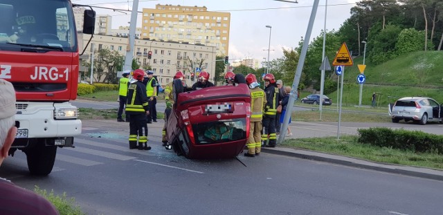 W sobotę około godziny 17 doszło do zderzenia dwóch aut na Placu Hoffmana. Trzy osoby znalazły się w szpitalu

Czytaj więcej na kolejnych stronach >>>>