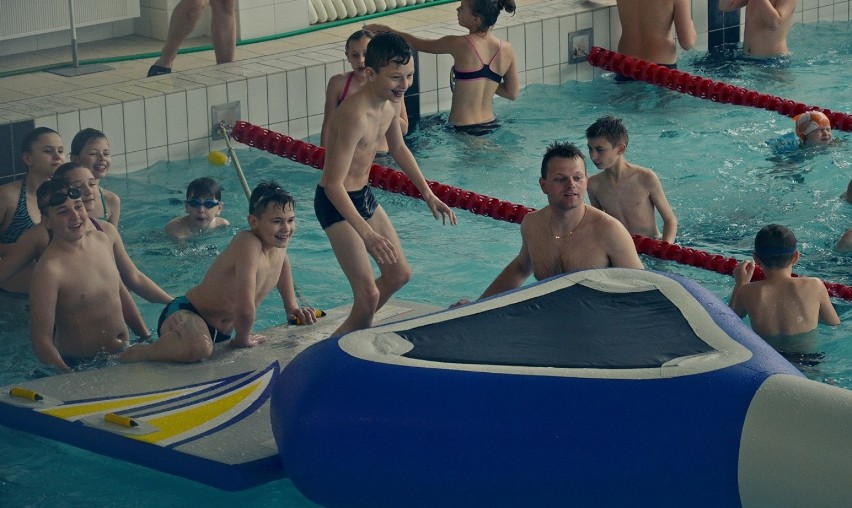 Na pływalni PCS w Bełchatowie promowali bezpieczny wypoczynek w wodzie [ZDJĘCIA]