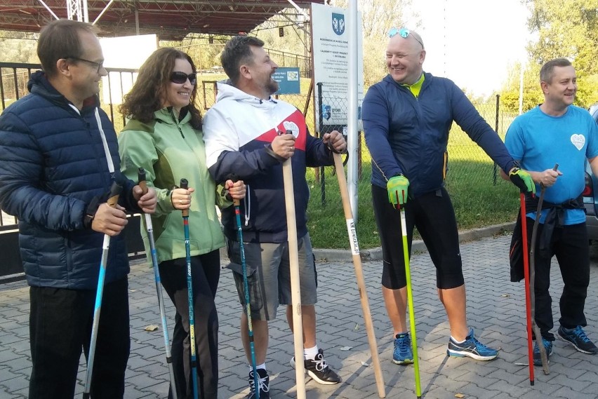 Nordic walking nad Bzurą w Łowiczu, czyli z kijami dla zdrowia [ZDJĘCIA]