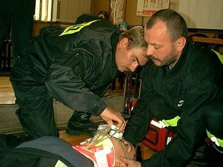3-letni certyfikat ratownika medycznego odebrało po egzaminie 60 strażaków. fot. A. Świderska