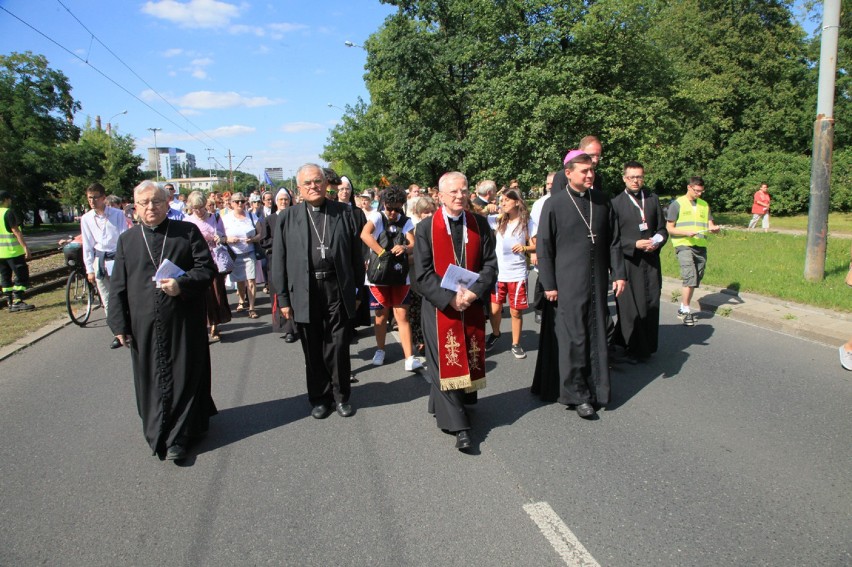 Światowe Dni Młodzieży w Łodzi. Droga krzyżowa szlakiem św. Faustyny [ZDJĘCIA]