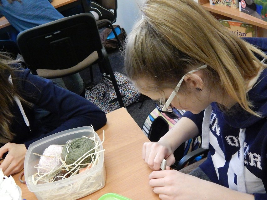 Warsztaty zdobienia jaj w bibliotece pedagogicznej w Opolu [wideo, zdjęcia]
